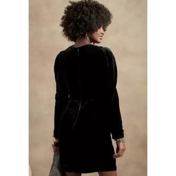 Banana Republic Velvet Twist-Front Deep-V Mini Black Dress 4 Tall NWOT - Picture 4 of 16